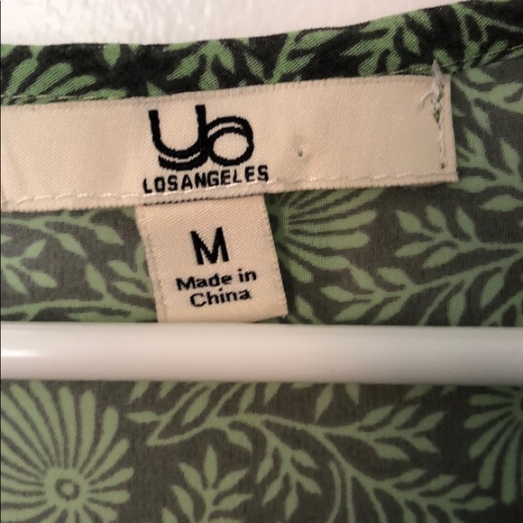 Green and grey sleeveless YA top. - Picture 4 of 6